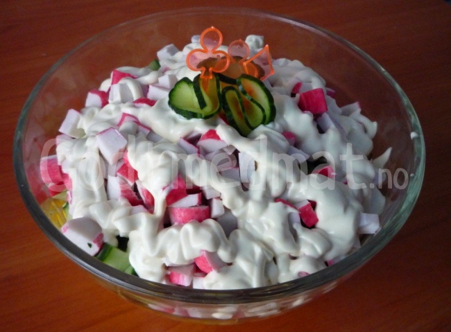 Salat med krabbe pinner