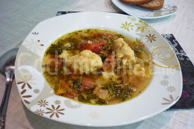 Lett kyllingsuppe med blomkål