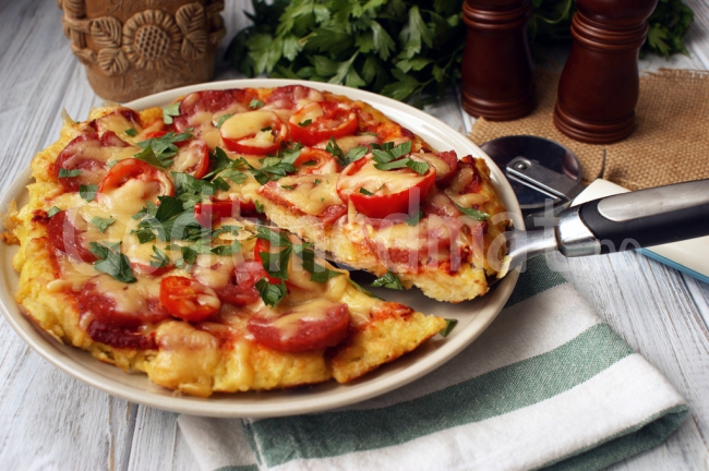 Potet pizza på en stekepanne