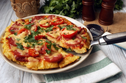 Potet pizza på en stekepanne