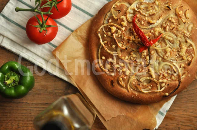 Focaccia med løk og ost