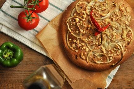 Focaccia med løk og ost